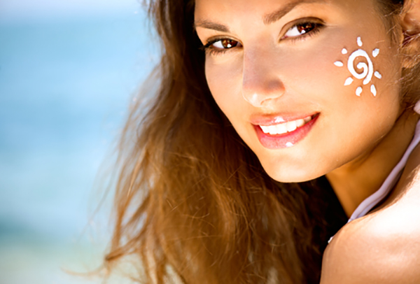 Hãy kết hợp sử dụng kem chống nắng để bảo vệ da một cách toàn diện nhất nhé!